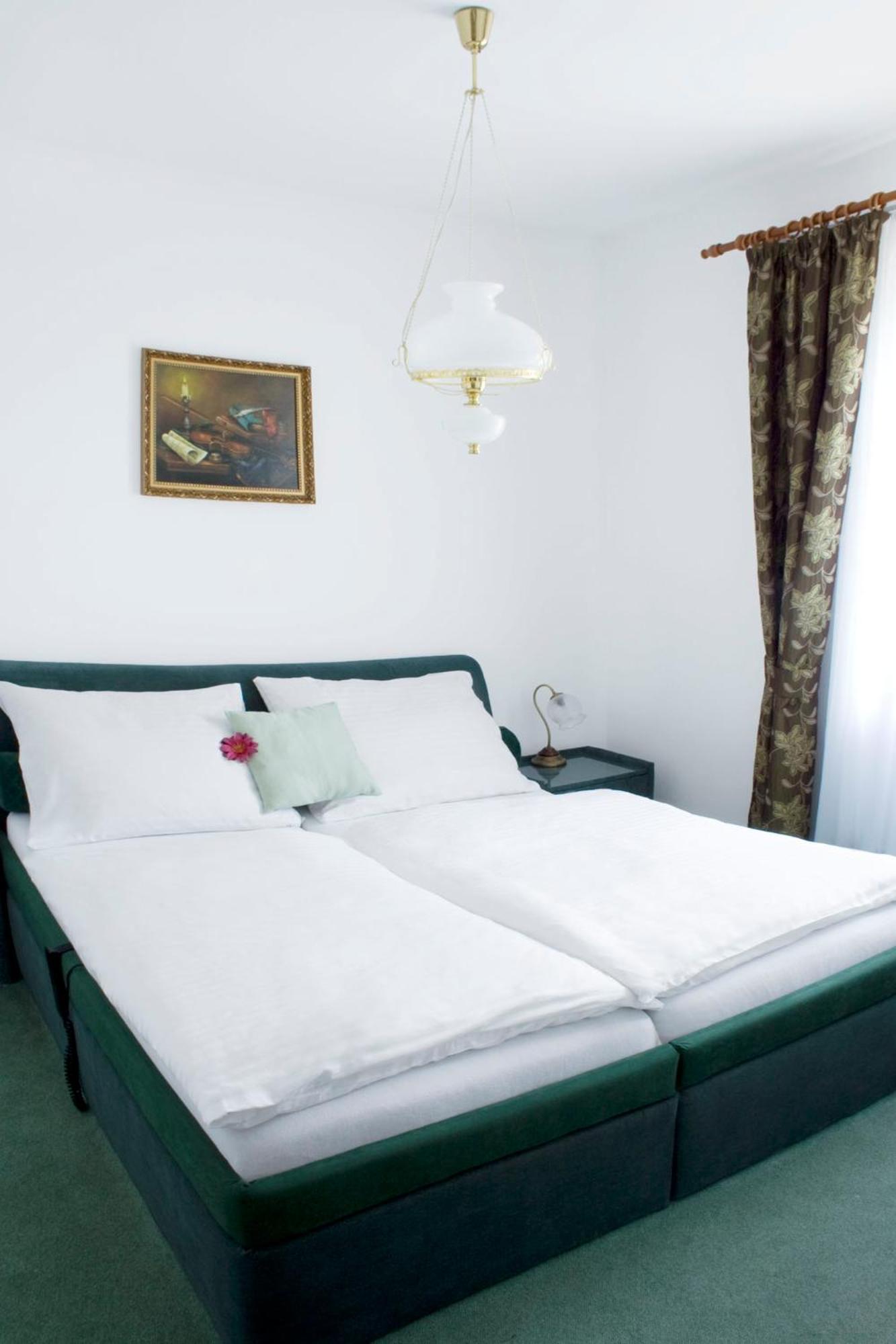 Hotel Zamecek Pod Hradem Stary Jicin 111 Ngoại thất bức ảnh